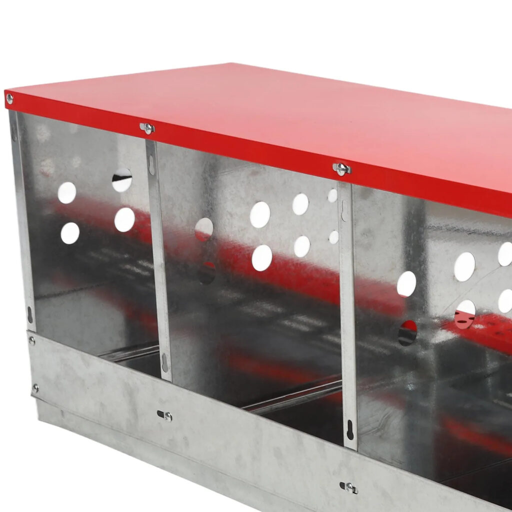 Гнездо за кокошки LIVOSA – страничен изглед с кръгли отвори за вентилация