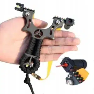 Лазерна прашка с нивелир джобен размер показана на длан